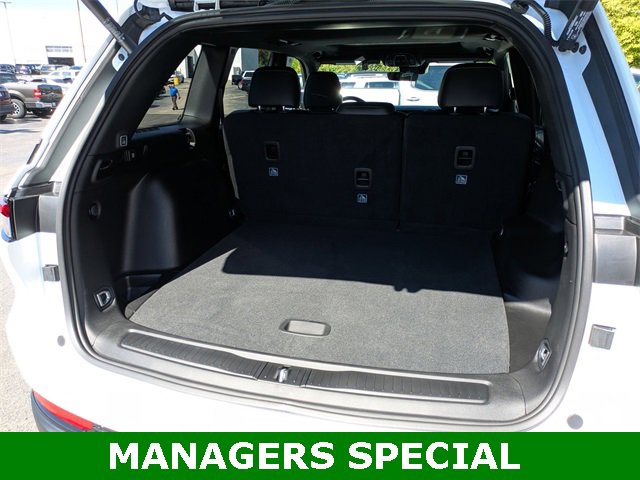 New 2025 Jeep Grand Cherokee Altitude image 26