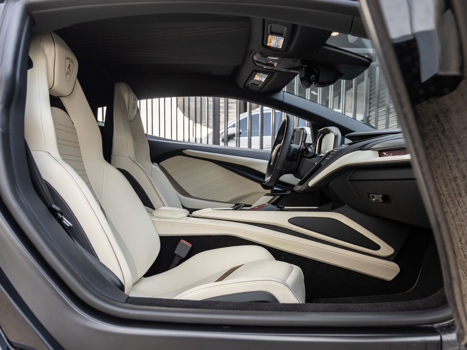 Used 2024 Lamborghini Revuelto AWD/4WD image 36