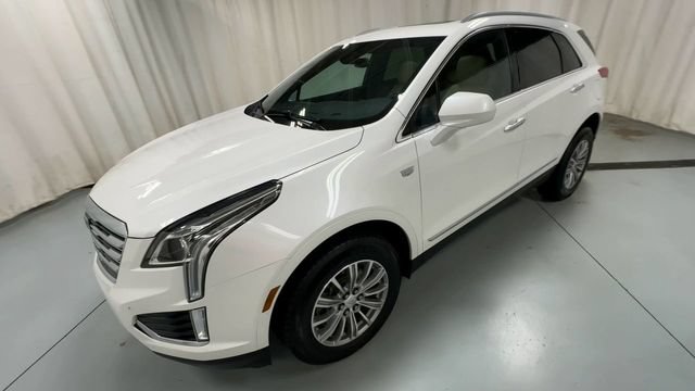 Used 2017 Cadillac XT5 Luxury w/ Driver Awareness Package FWD image 4