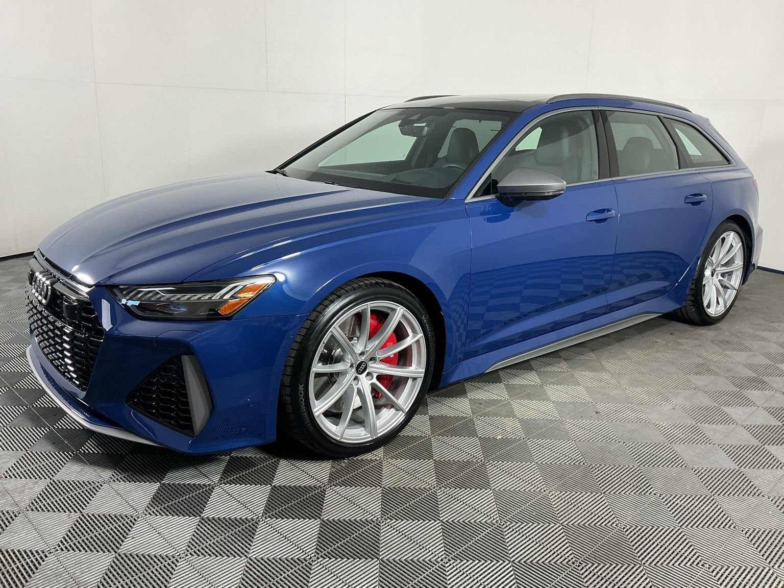 Used 2024 Audi RS 6 performance image 4