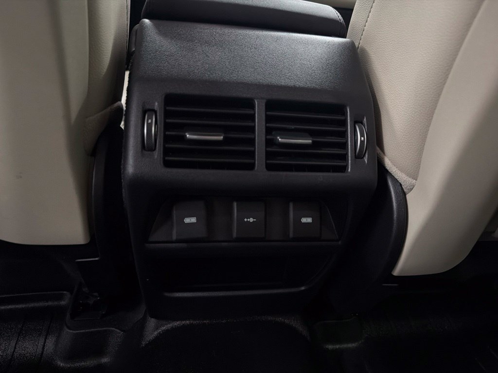 Used 2020 Land Rover Discovery Sport SE AWD/4WD image 23