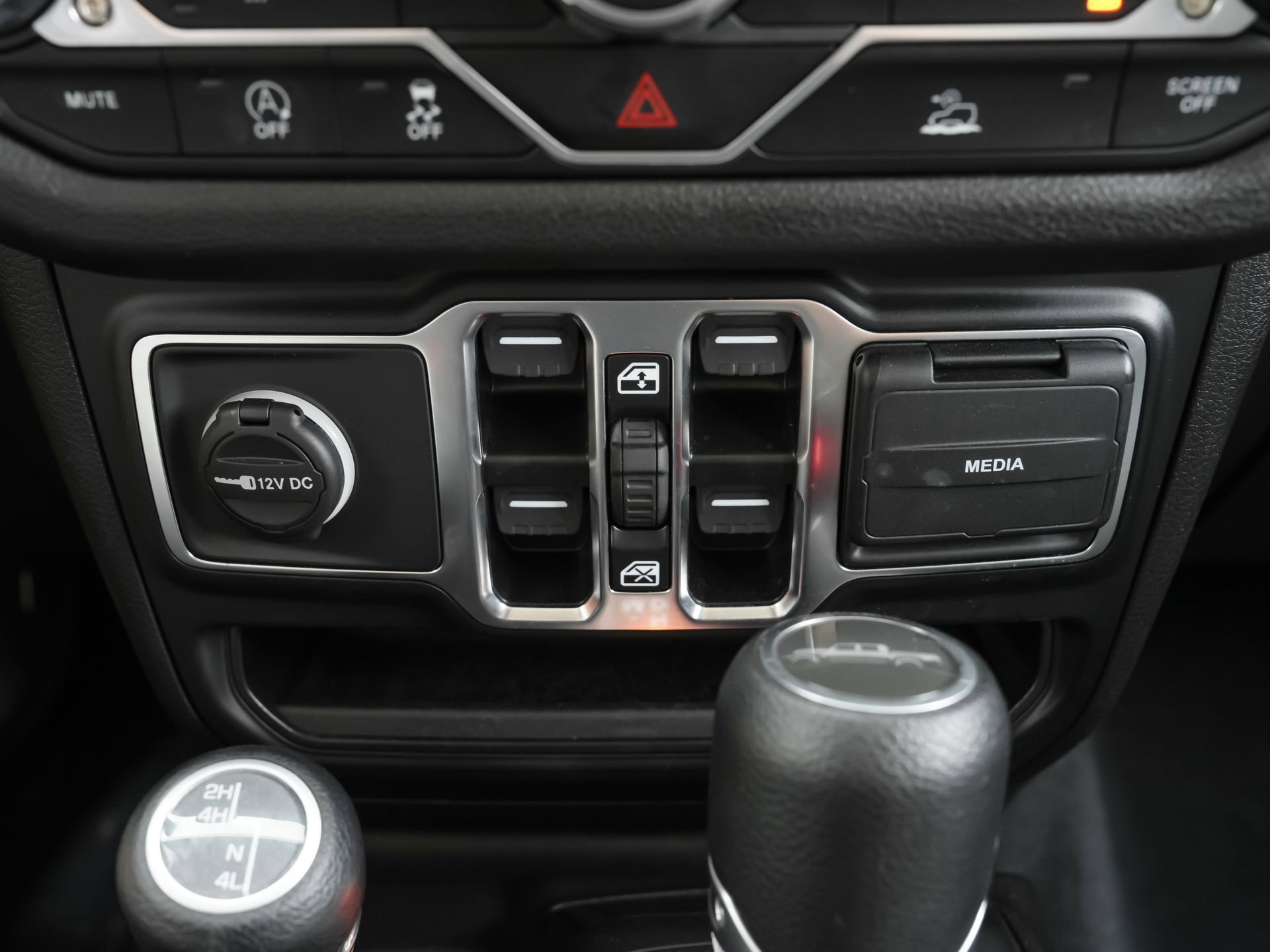 Used 2024 Jeep Gladiator Sport AWD/4WD image 15