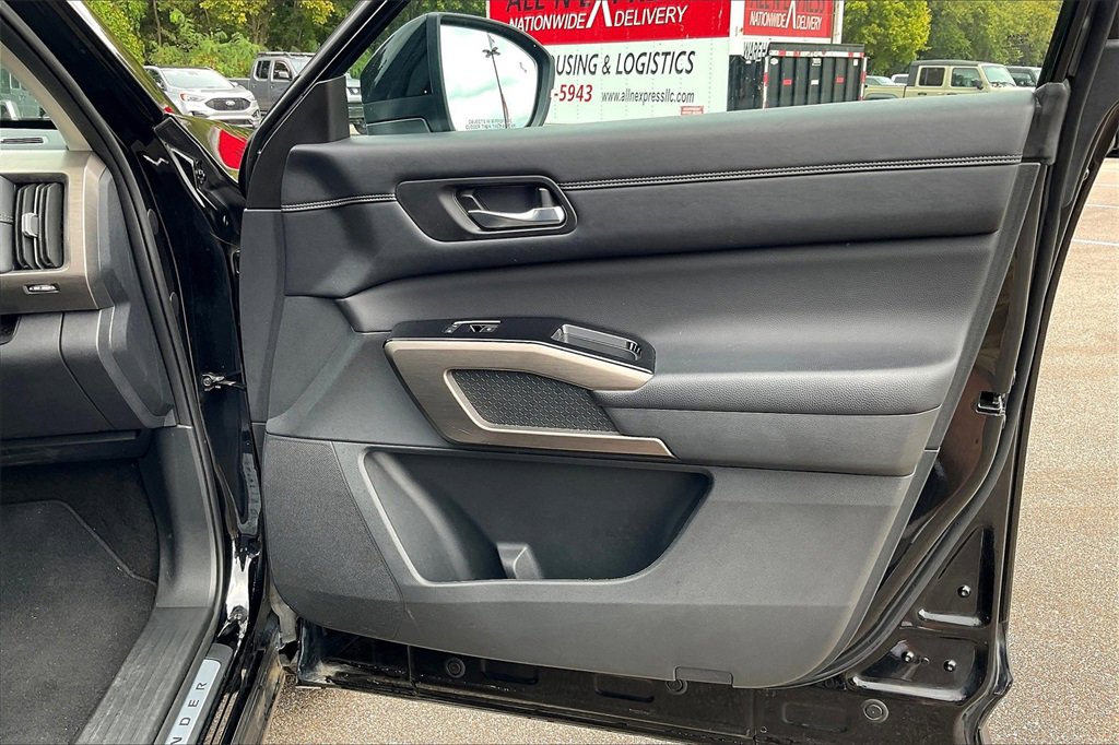 Used 2024 Nissan Pathfinder Platinum image 24