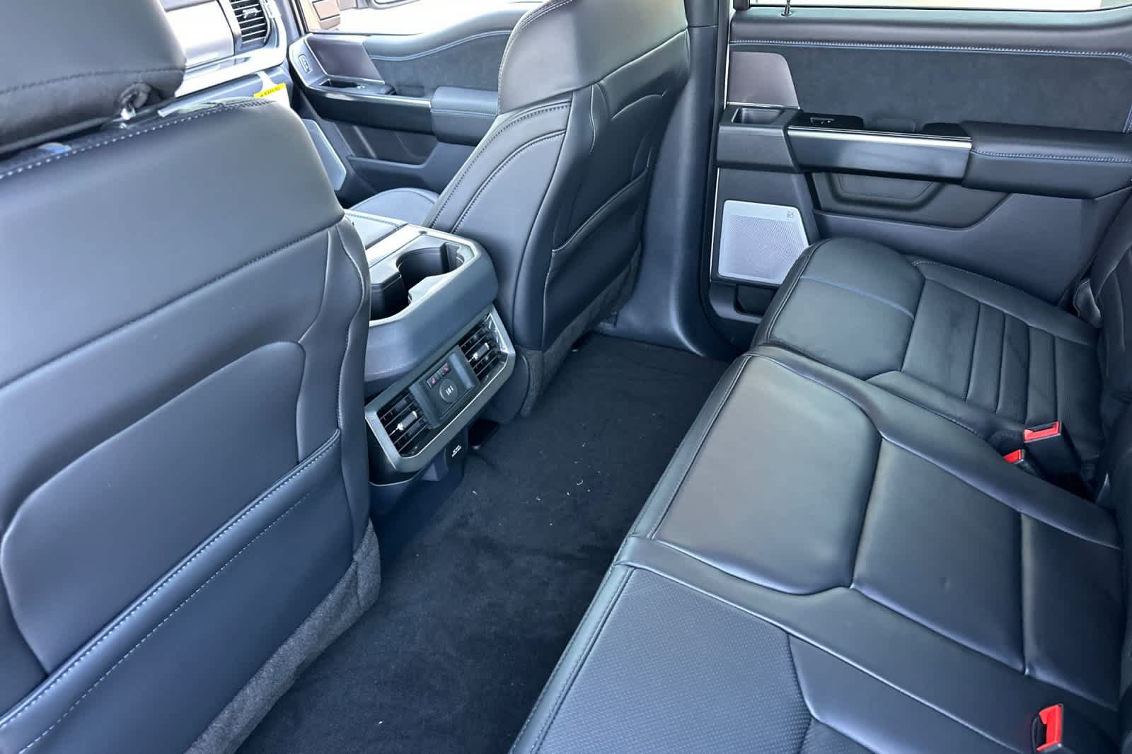 New 2026 Ford F250 Platinum w/ FX4 Off-Road Package AWD/4WD image 4
