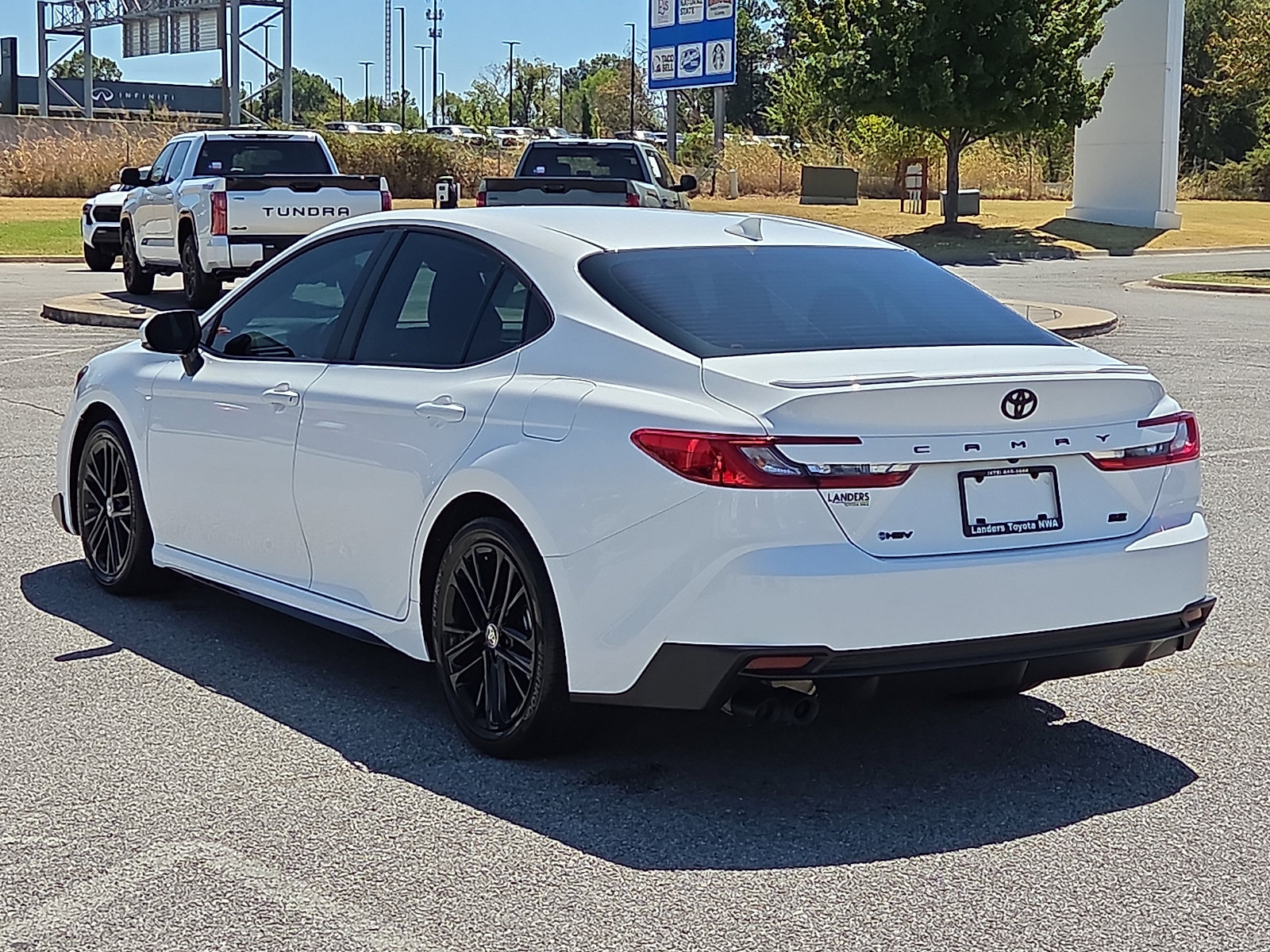 Used 2025 Toyota Camry SE w/ Convenience Package FWD image 4