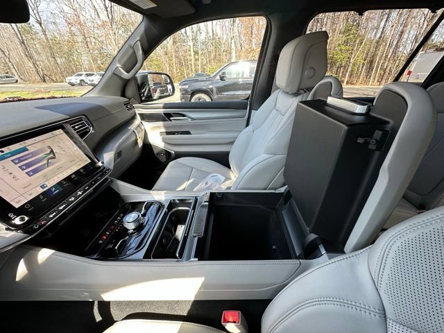 New 2026 Jeep Grand Wagoneer Limited w/ Convenience Group I AWD/4WD image 23
