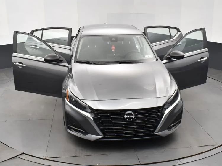 Used 2025 Nissan Altima 2.5 SV image 10