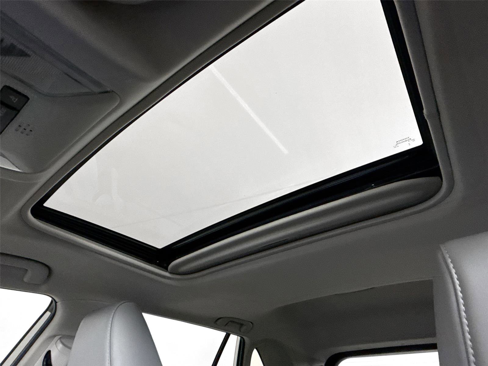 Used 2022 Toyota RAV4 Limited image 6