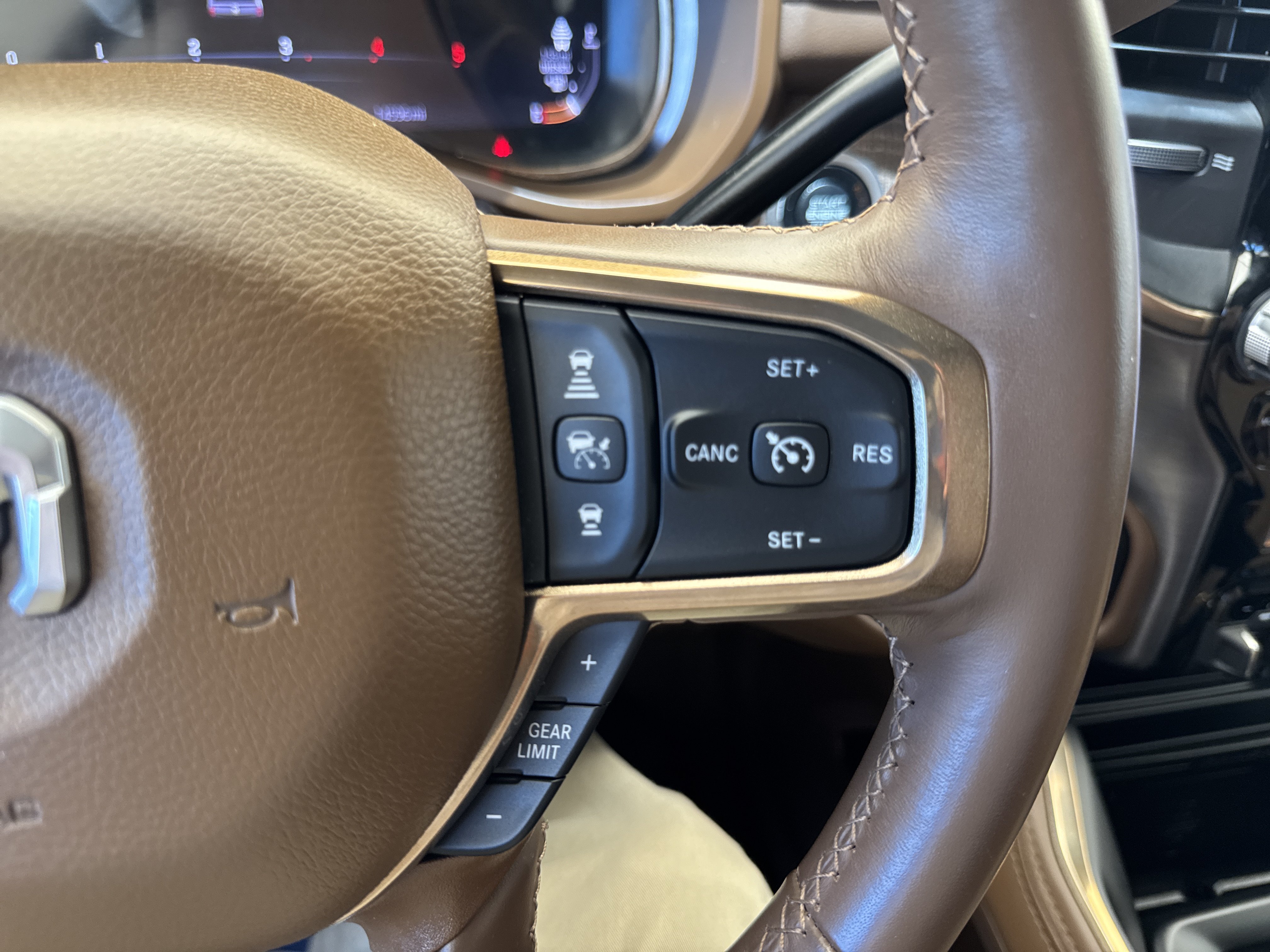 Used 2024 RAM 2500 Limited w/ Safety Group AWD/4WD image 40