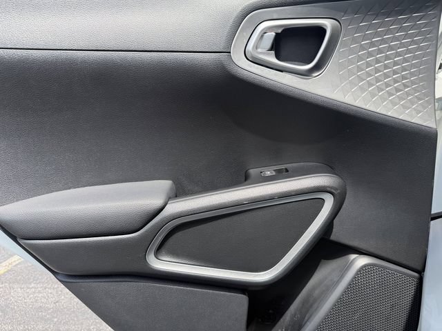 Certified 2025 Kia Soul LX w/ LX Technology Package FWD image 28