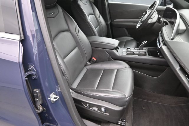 Certified 2025 Cadillac XT4 Premium Luxury FWD image 11