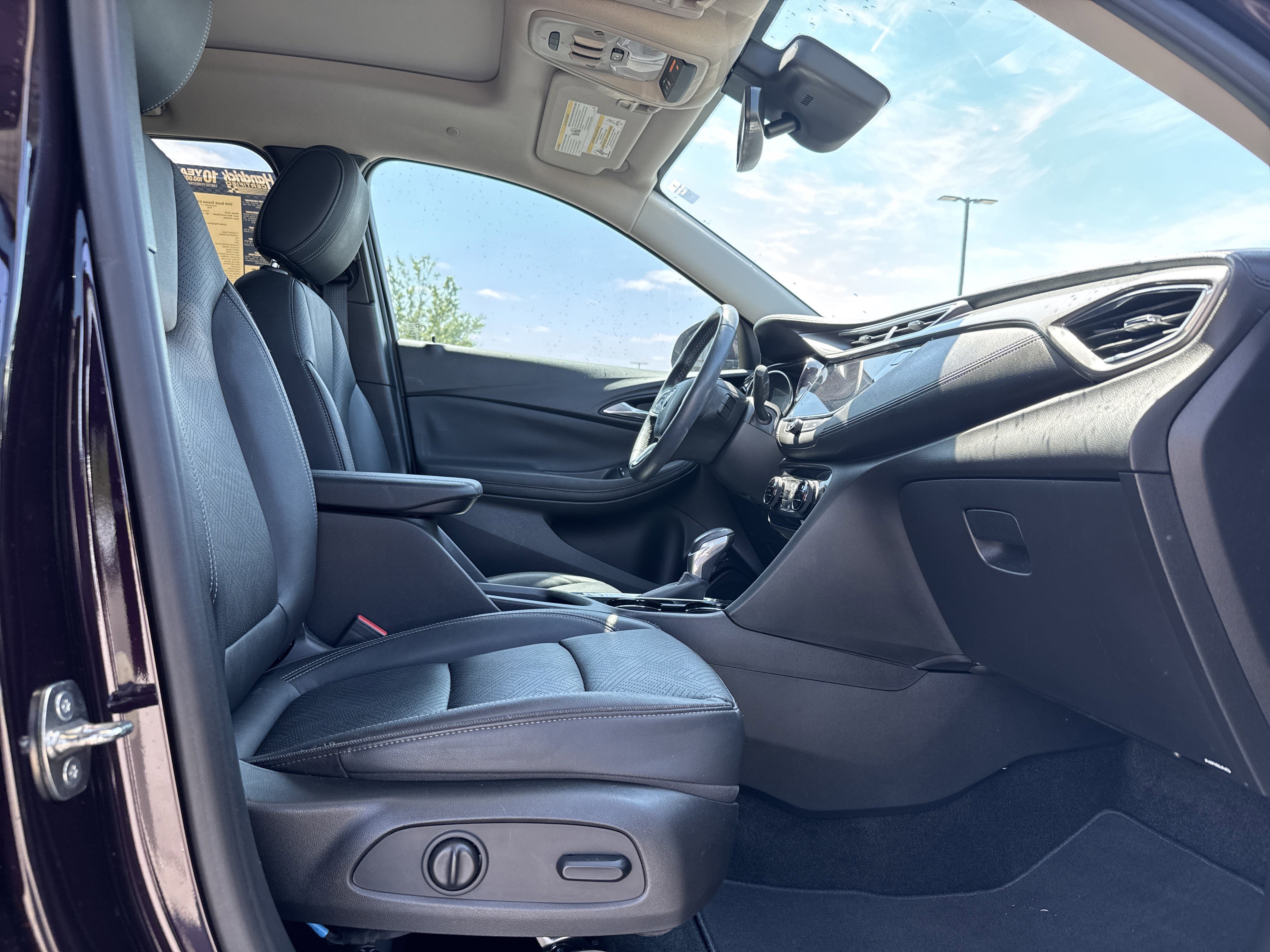 Used 2020 Buick Encore GX Essence w/ Experience Buick Package FWD image 31