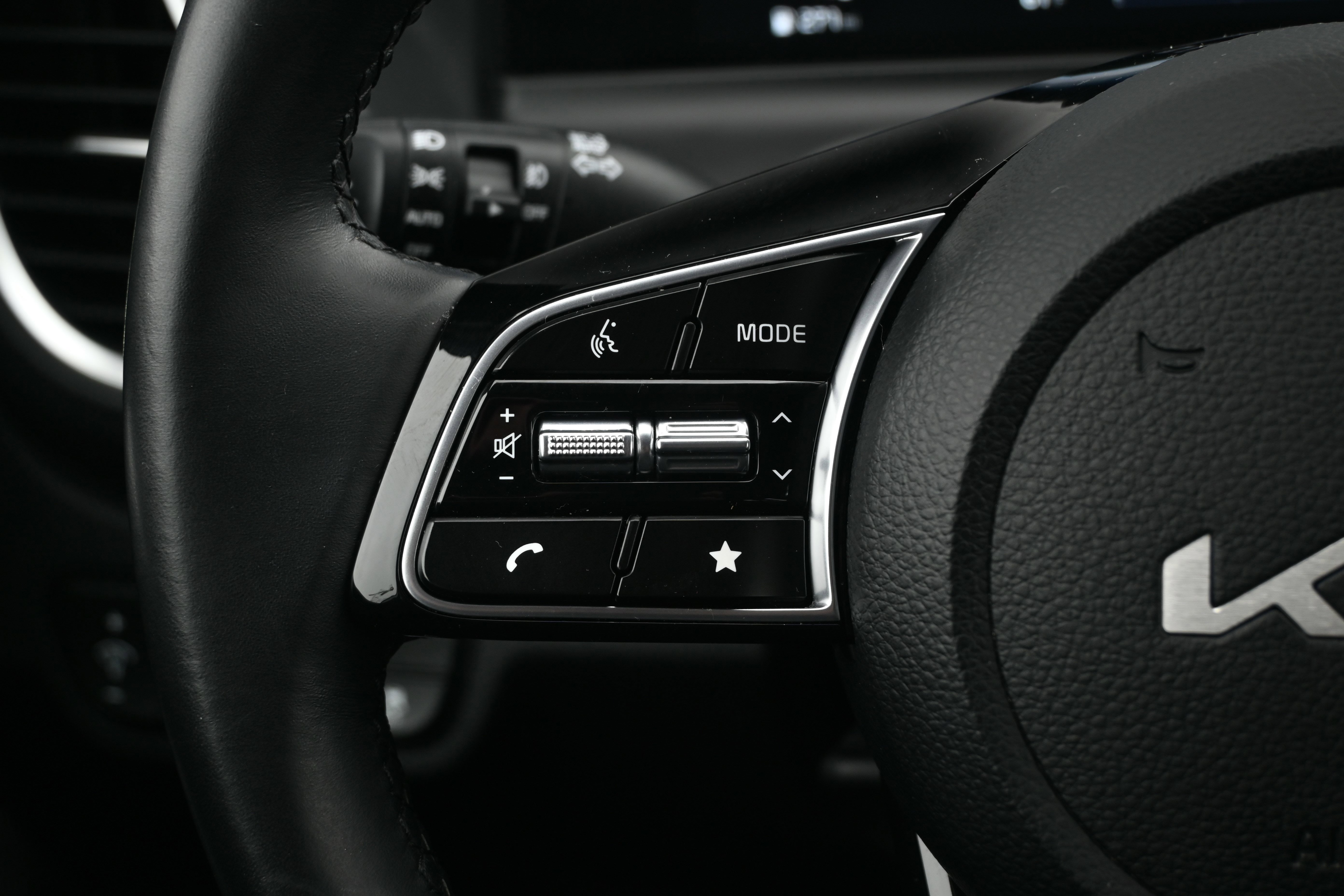 Used 2025 Kia Seltos EX image 29