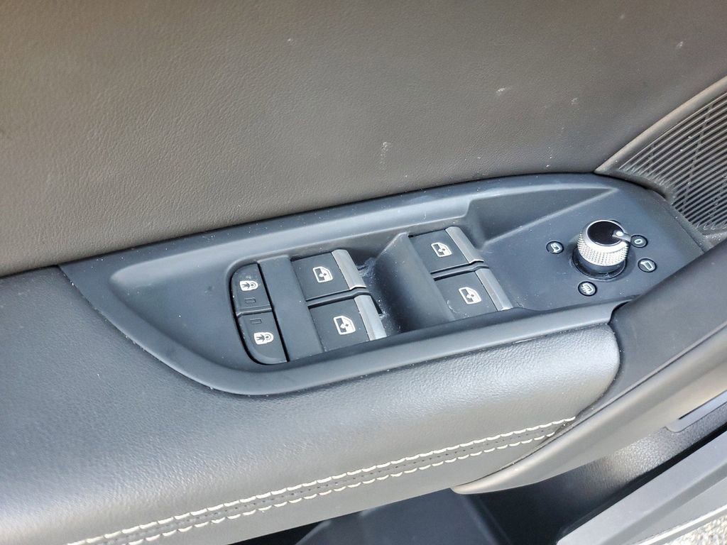 Used 2021 Audi Q5 Prestige w/ Prestige Package image 10