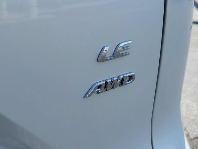 Used 2022 Toyota Corolla Cross LE AWD/4WD image 38