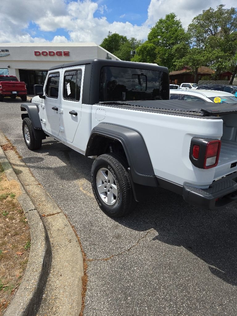 Used 2024 Jeep Gladiator Sport AWD/4WD image 3