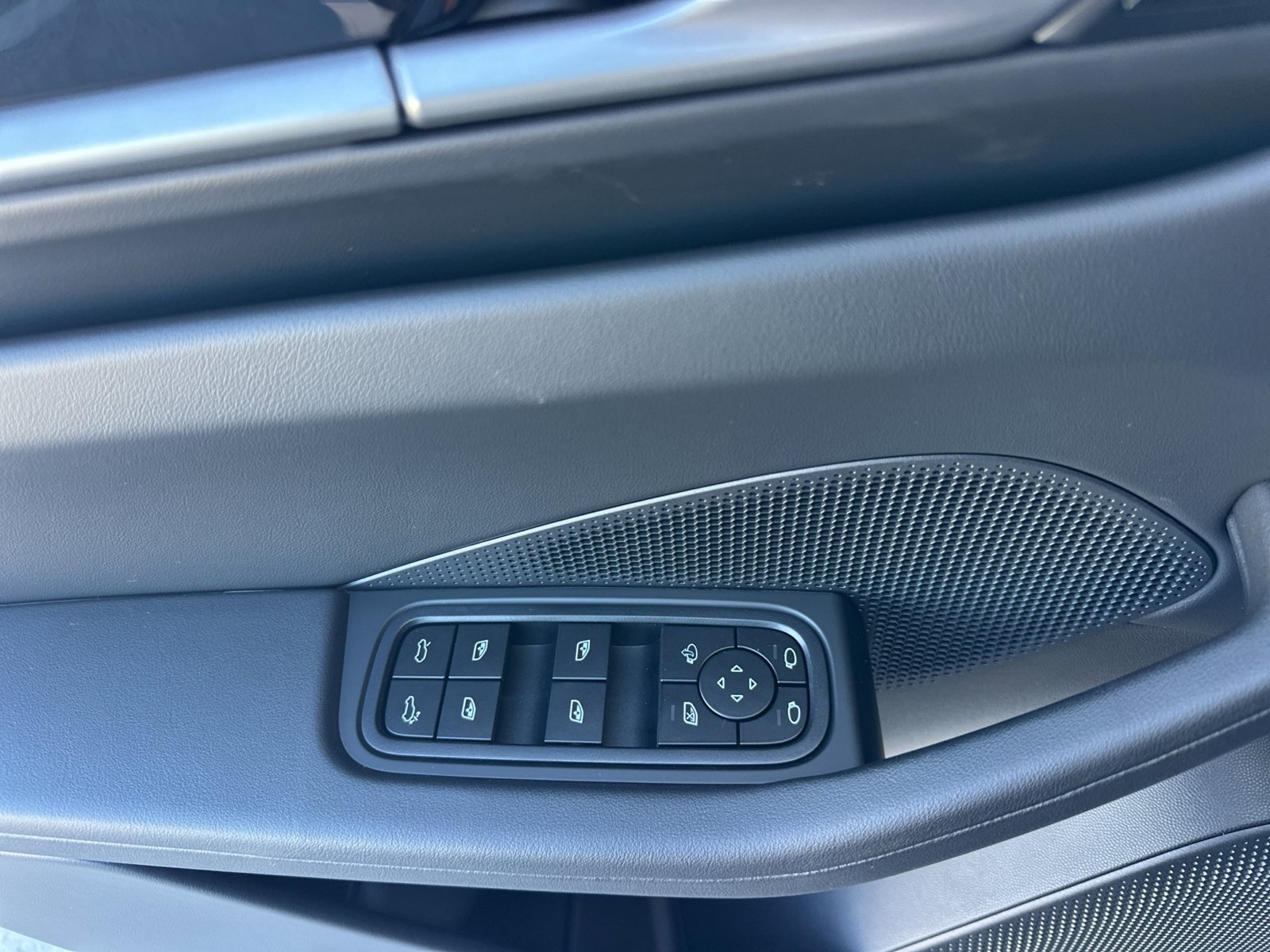 New 2026 Porsche Macan 4 Electric AWD/4WD image 13