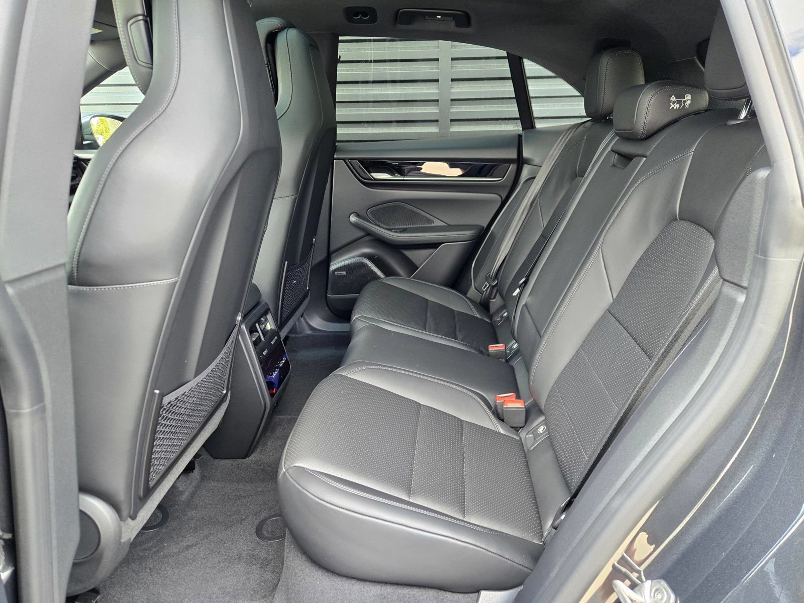 New 2026 Porsche Macan 4 Electric AWD/4WD image 20