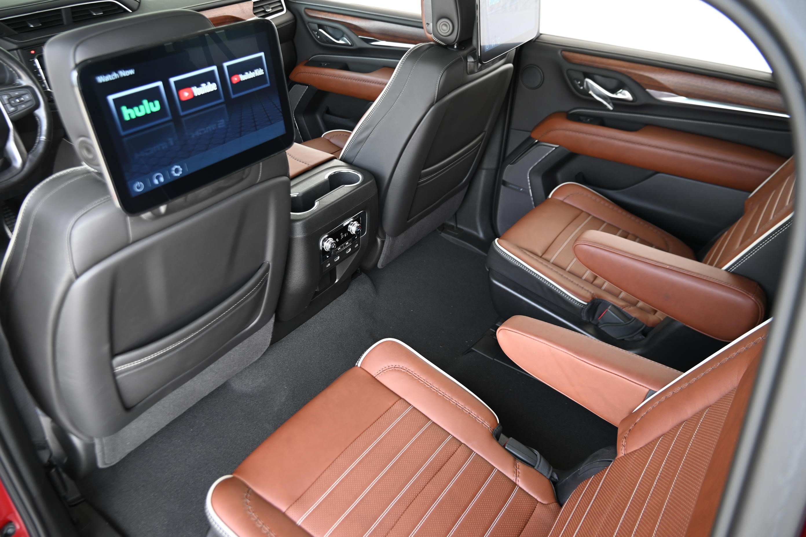 Used 2024 GMC Yukon XL Denali Ultimate AWD/4WD image 13