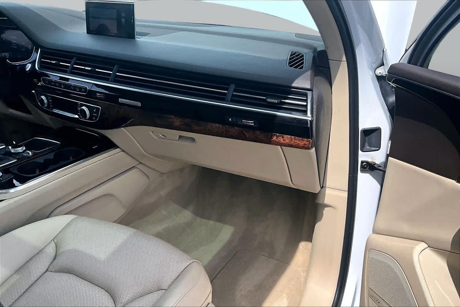 Used 2018 Audi Q7 3.0T Prestige w/ Prestige Package AWD/4WD image 17