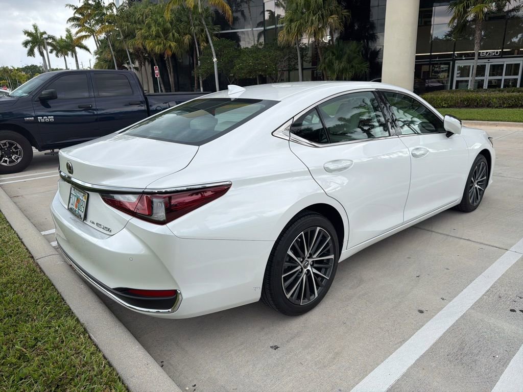 Used 2024 Lexus ES 250 w/ Premium Package AWD/4WD image 10
