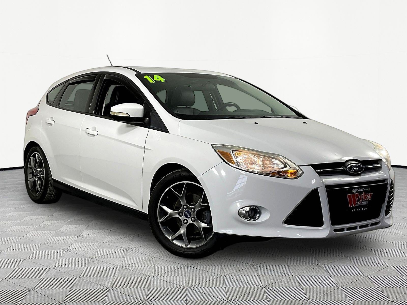 Used 2014 Ford Focus SE w/ Equipment Group 201A FWD image 3