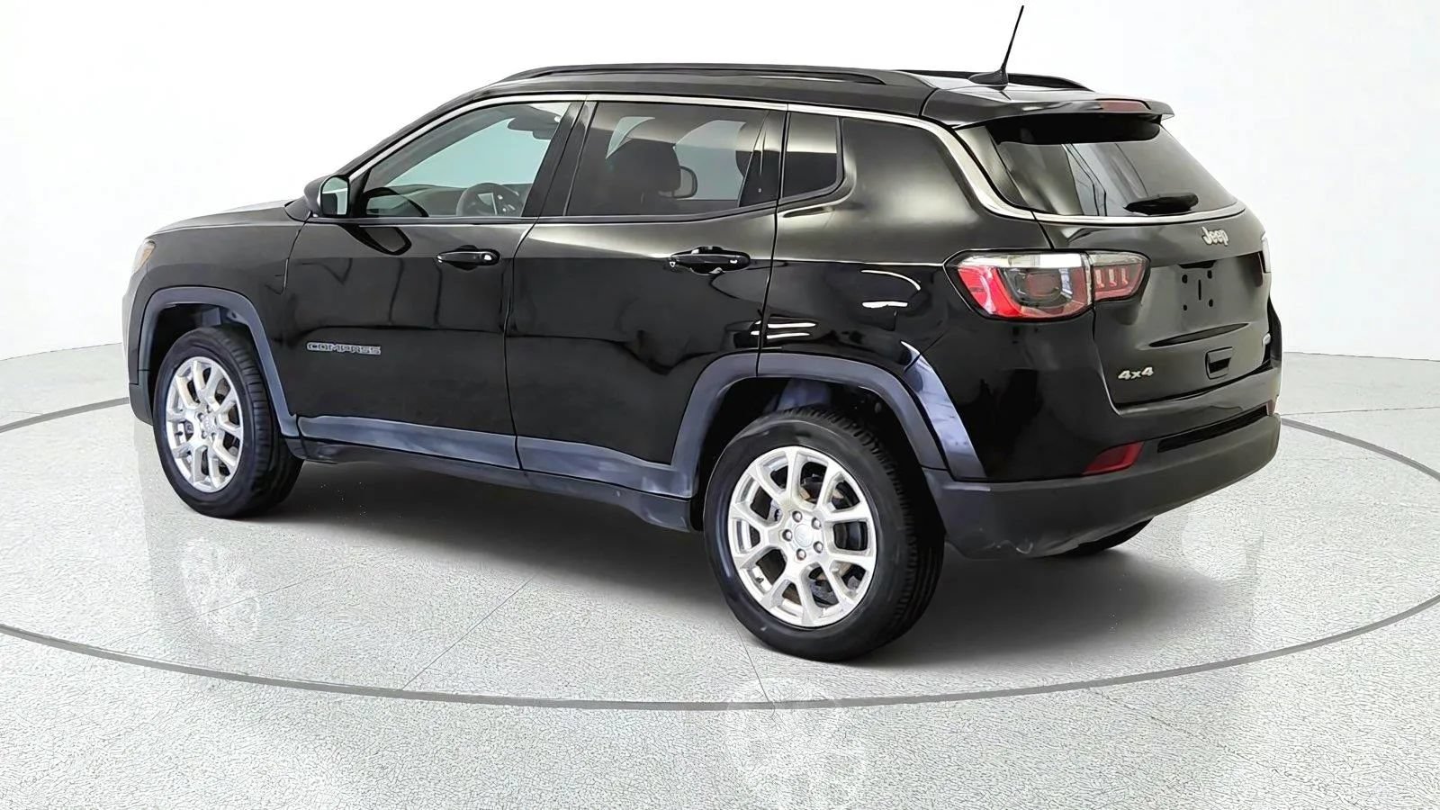 Used 2023 Jeep Compass Latitude AWD/4WD image 6