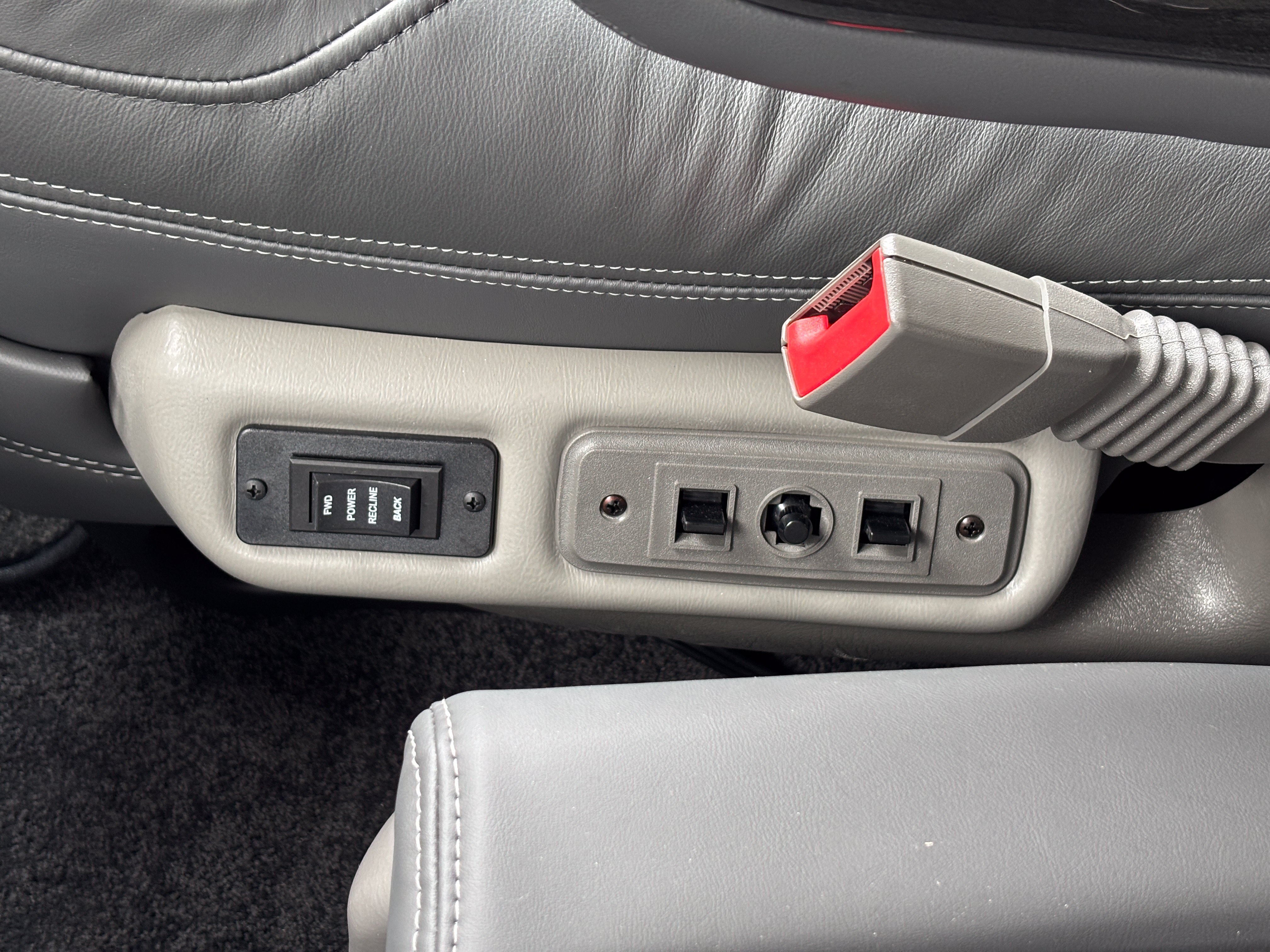 New 2026 GMC Savana 2500 w/ Driver Convenience Package RWD image 36