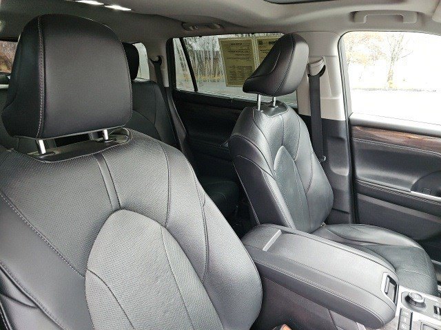 Used 2021 Toyota Highlander Limited image 12
