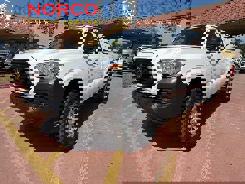 Used 2020 Toyota Tacoma SR image 4