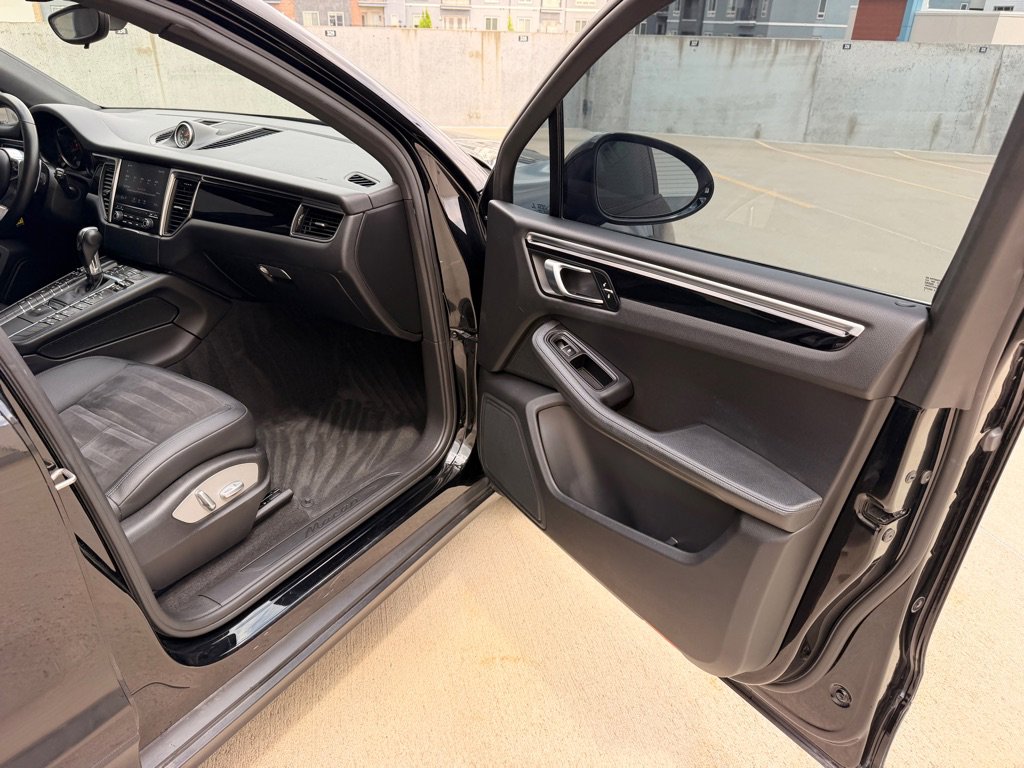 Used 2018 Porsche Macan AWD/4WD image 21