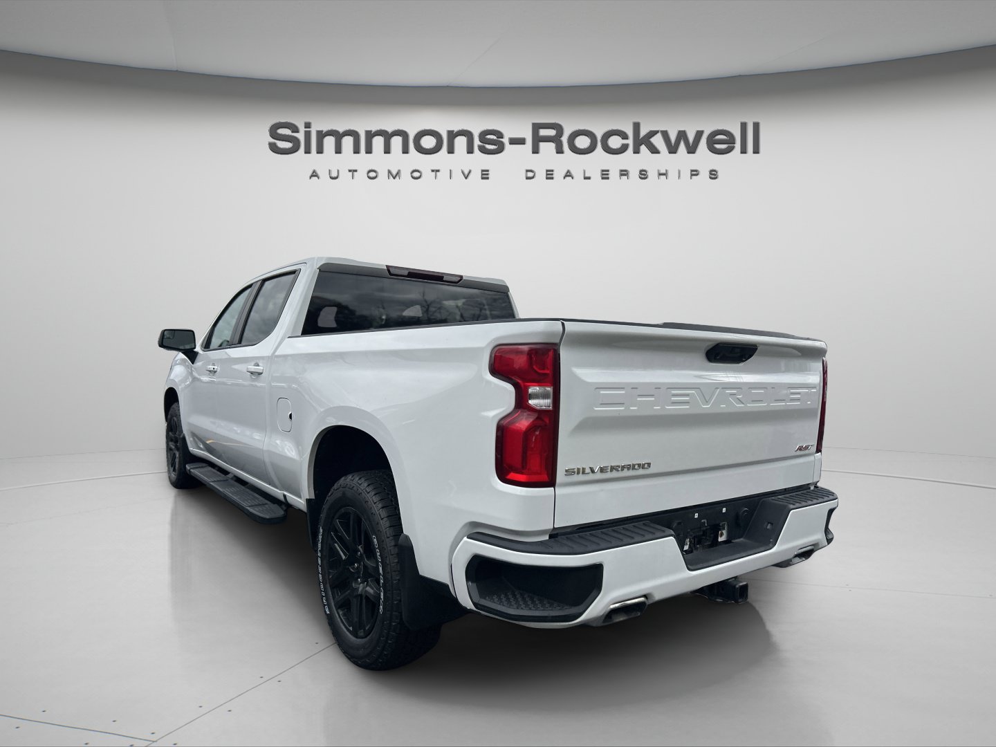 Used 2023 Chevrolet Silverado 1500 RST AWD/4WD image 2