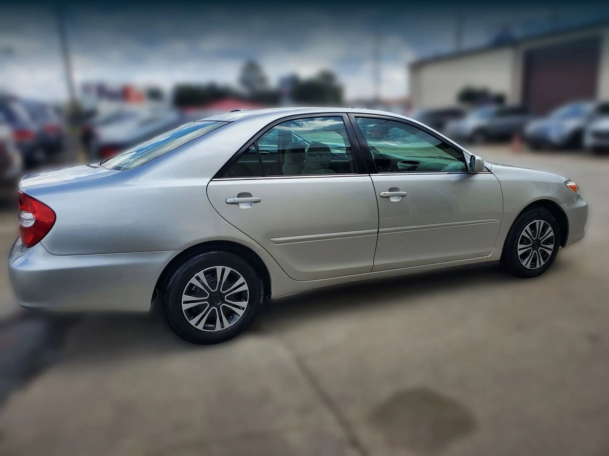Used 2004 Toyota Camry LE image 10