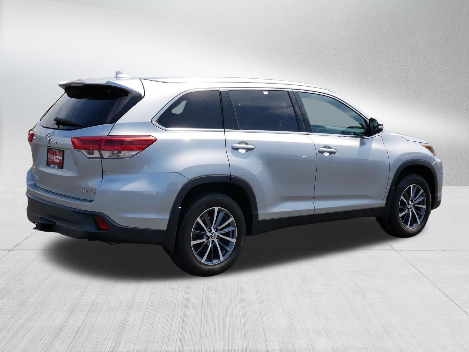 Used 2019 Toyota Highlander XLE AWD/4WD image 6