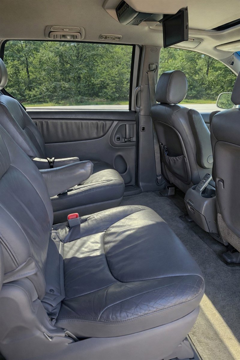 Used 2005 Toyota Sienna XLE image 7