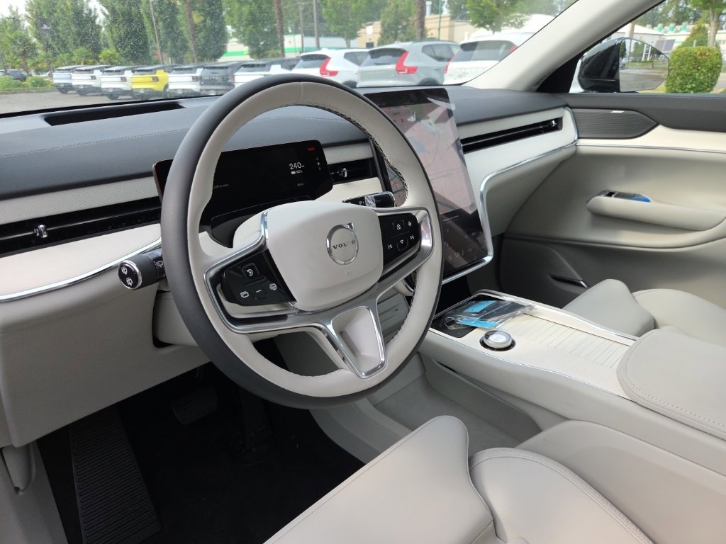 New 2025 Volvo EX90 Ultra image 7