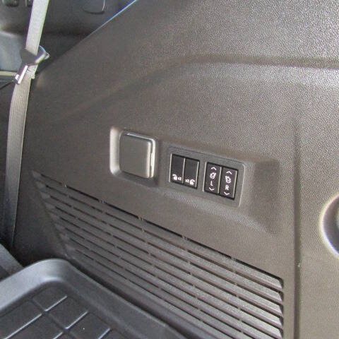 Used 2021 Chevrolet Tahoe High Country w/ Premium Package AWD/4WD image 12