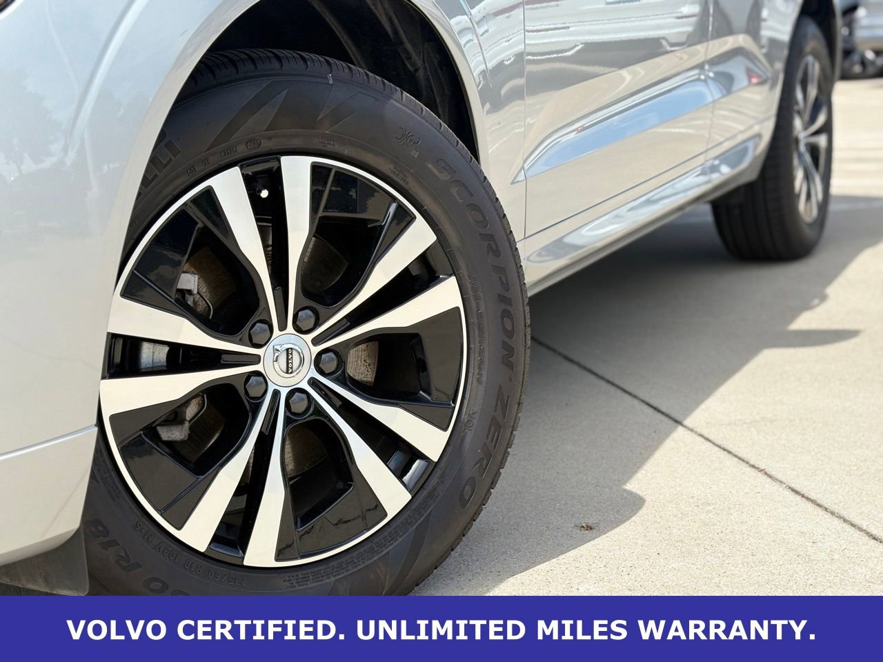 Certified 2025 Volvo XC60 B5 Core AWD/4WD image 12