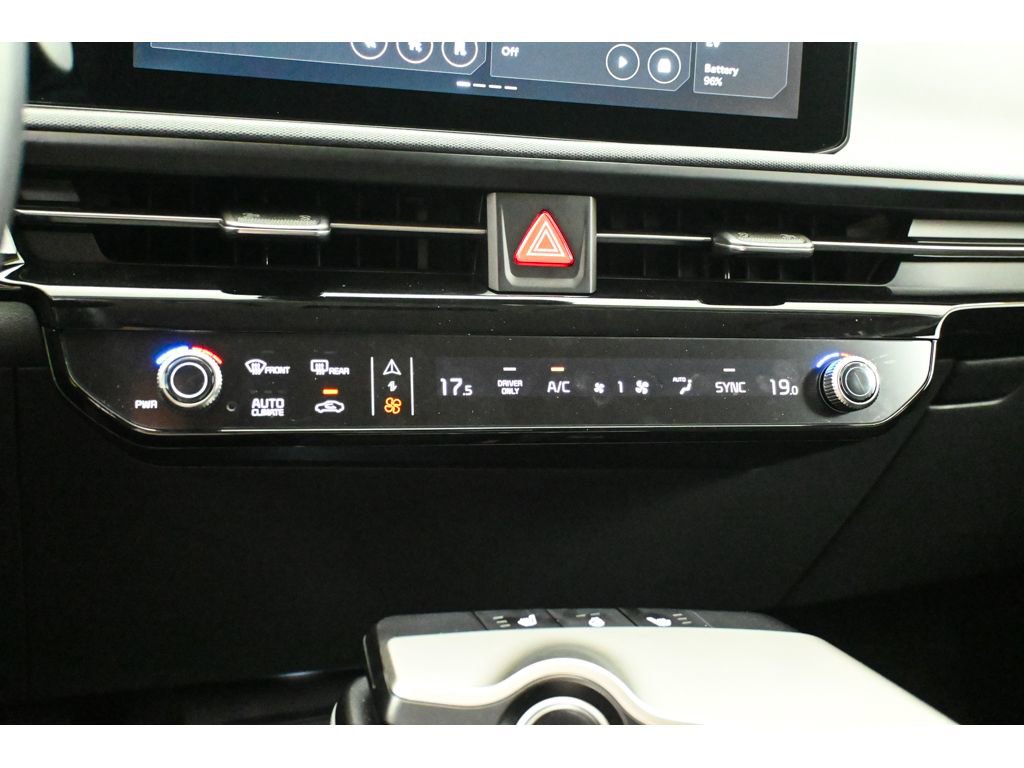 Used 2025 Kia EV6 Light AWD/4WD image 32