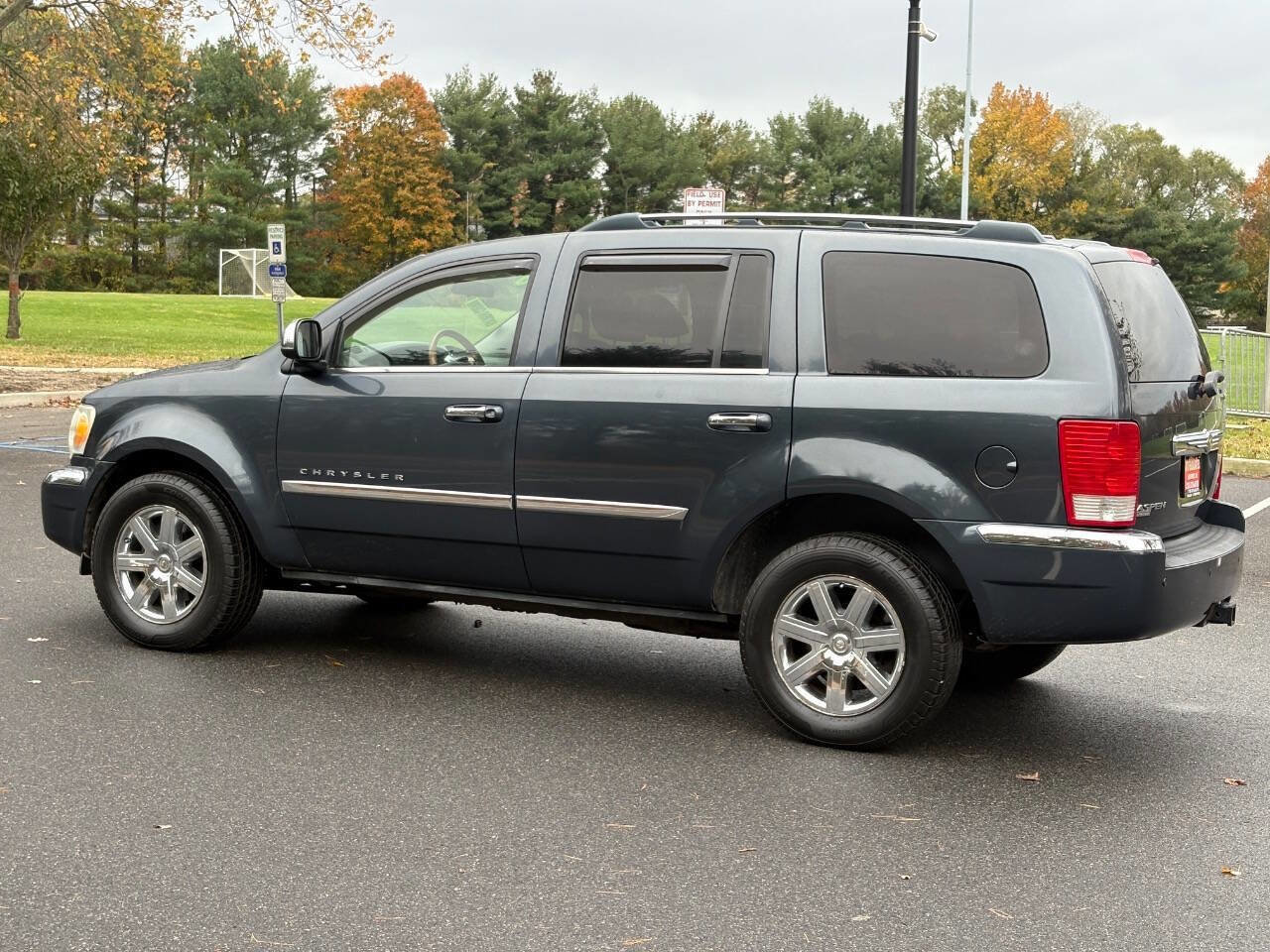 Used 2008 Chrysler Aspen Limited image 9