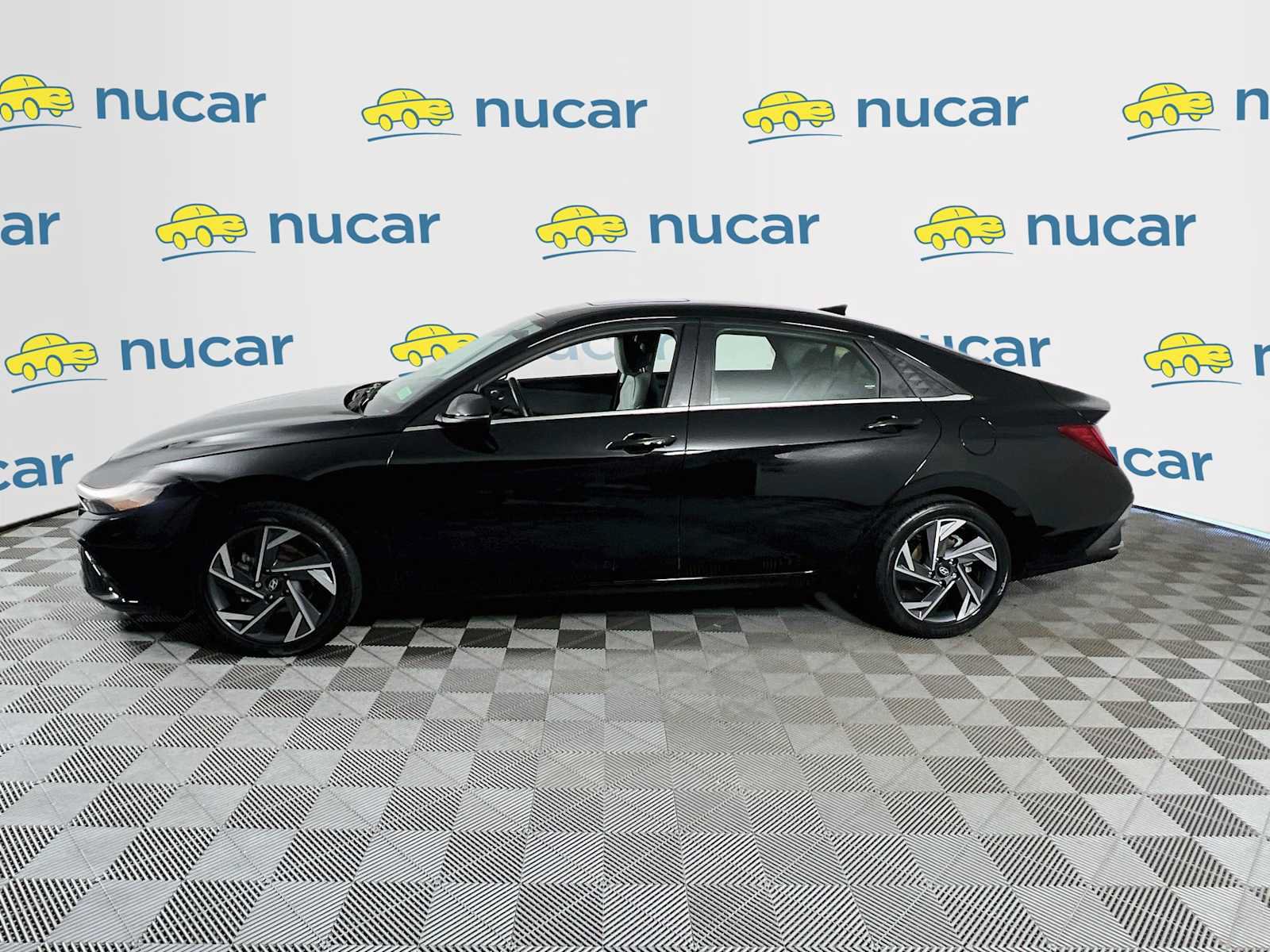 Certified 2025 Hyundai Elantra Limited FWD image 4