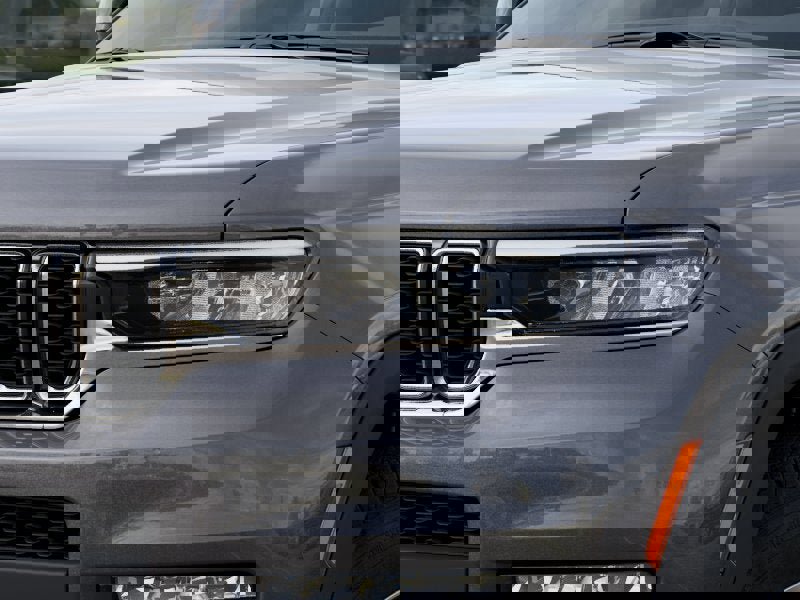 New 2025 Jeep Grand Cherokee L Limited w/ Luxury Tech Group II image 38