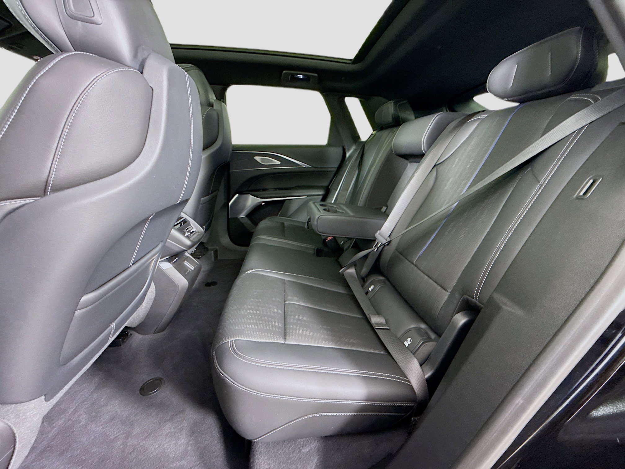 Used 2024 Cadillac Lyriq Sport AWD/4WD image 26