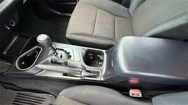 Used 2018 Toyota RAV4 LE image 19