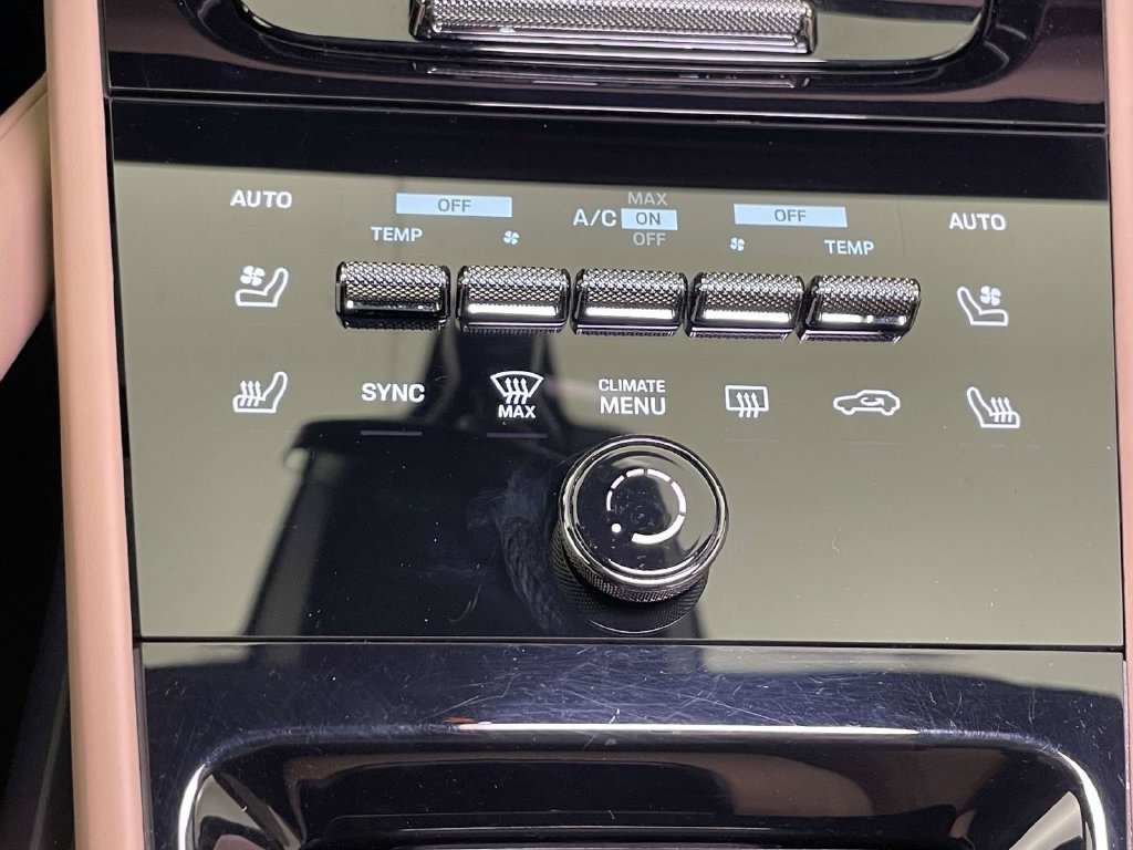 Certified 2024 Porsche Cayenne AWD/4WD image 32