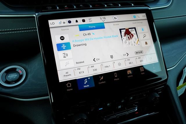 Certified 2025 Jeep Grand Cherokee Limited w/ Luxury Tech Group II image 21