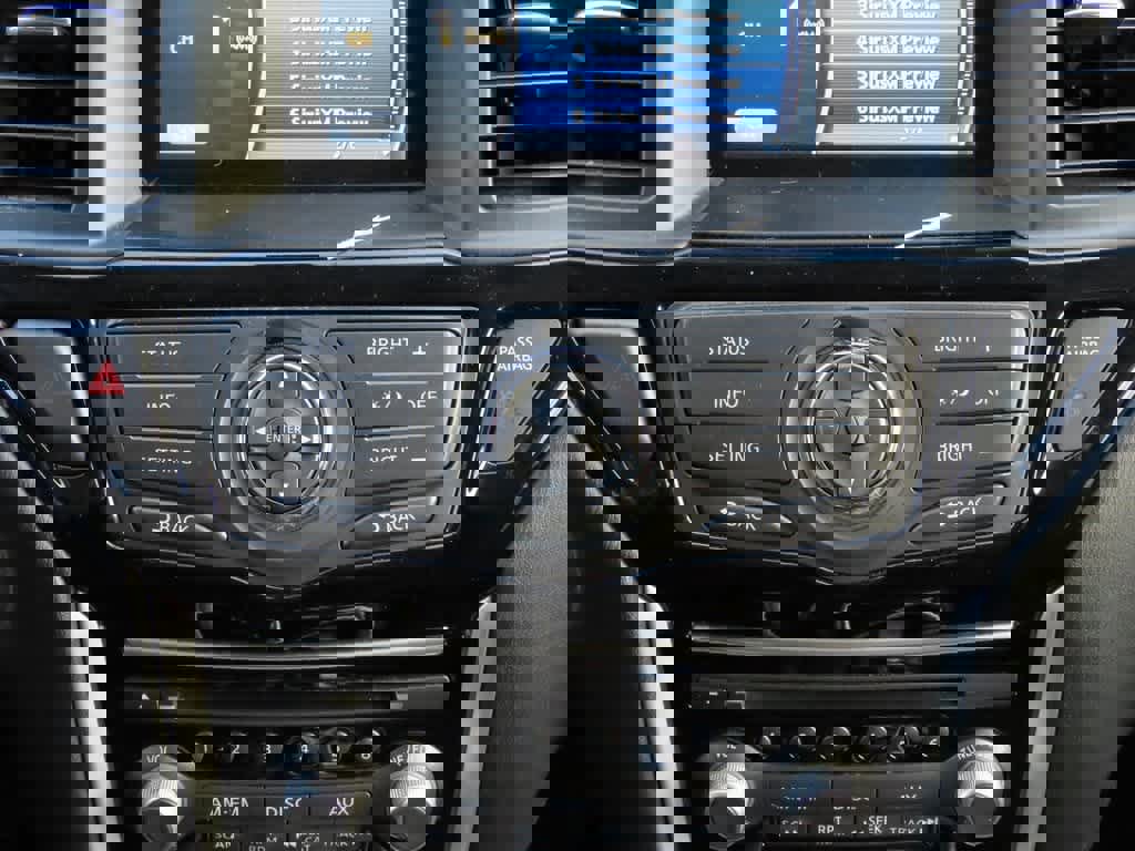 Used 2016 Nissan Pathfinder SV image 20