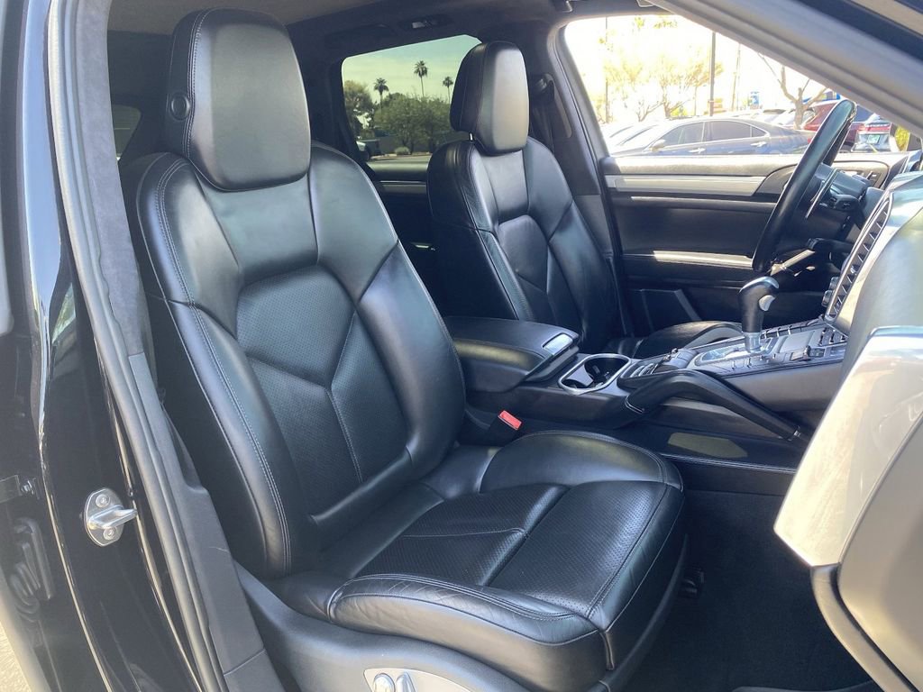 Used 2012 Porsche Cayenne Turbo AWD/4WD image 9