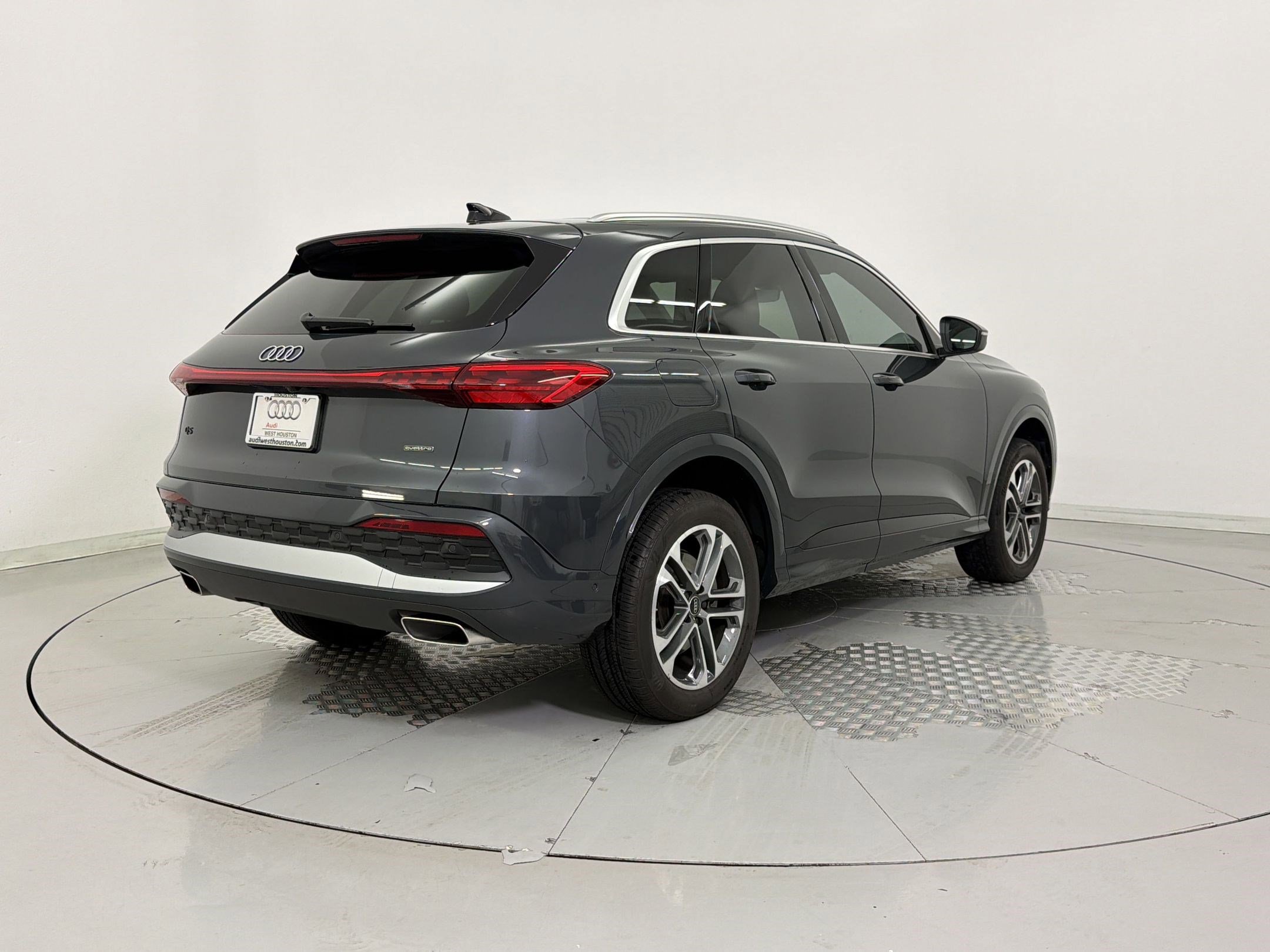 Certified 2025 Audi Q5 Premium w/ Premium Plus AWD/4WD image 9
