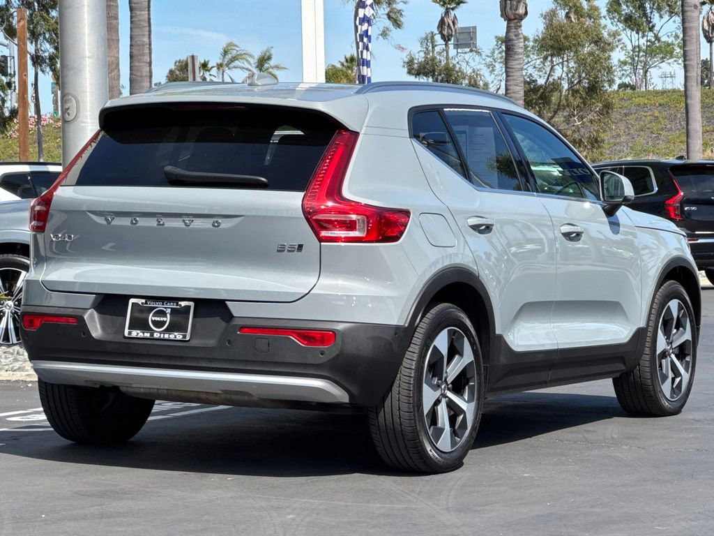 Certified 2025 Volvo XC40 B5 Plus image 5